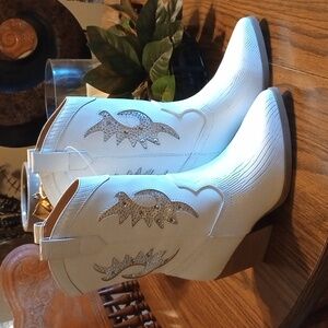 Soda White Rinestone Short Boots, NWT